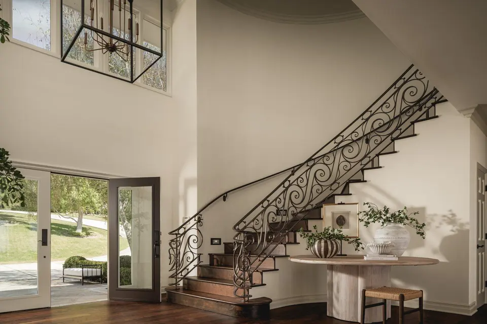 The curved entrance staircase