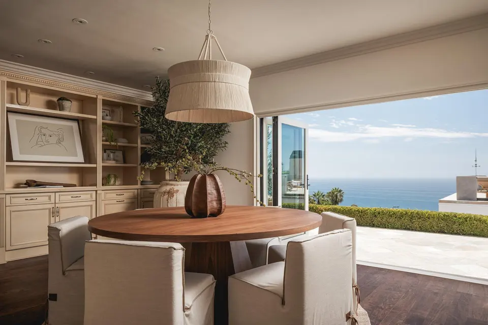 The kitchen opens to the terrace
