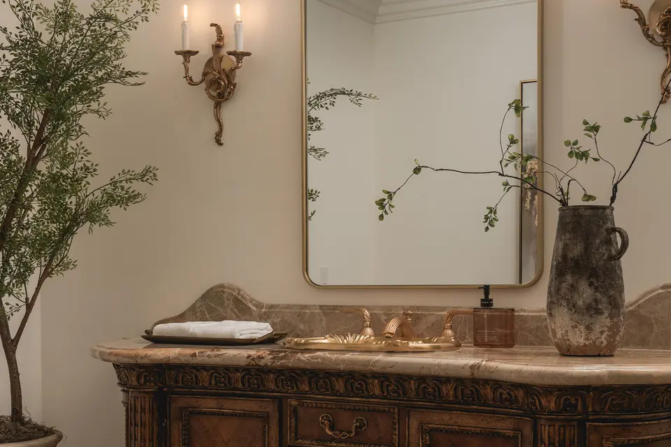 Stone and brass details