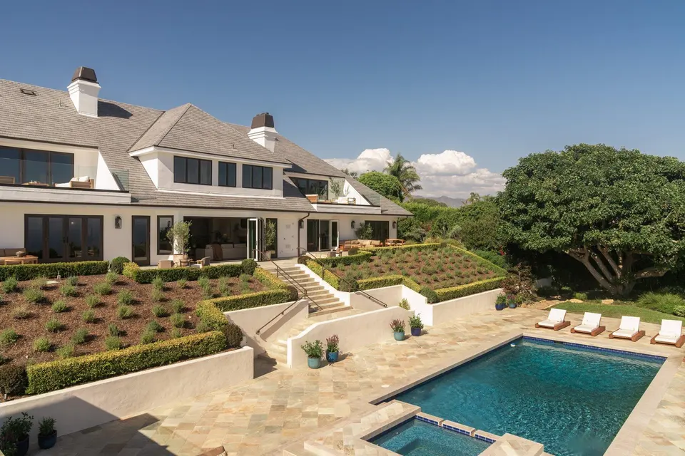 The pool and residence